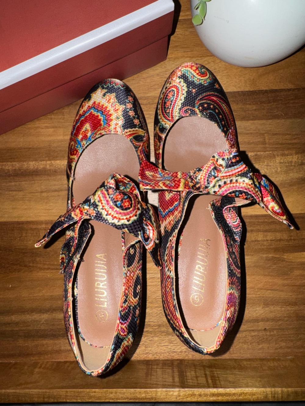 Paisley Bow Mary Jane Heels | Black and Multicolor| Brand new in box | Size 9 - Picture 4 of 7